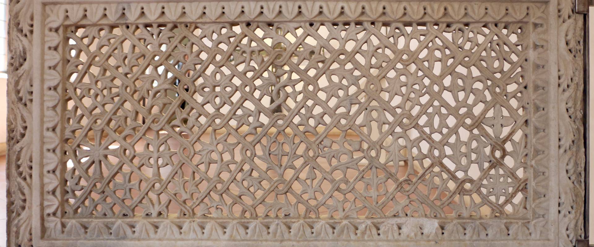 Transenna marmorea traforata, dal recinto presbiteriale di san vitale, VI secolo 04 foto di Sailko
